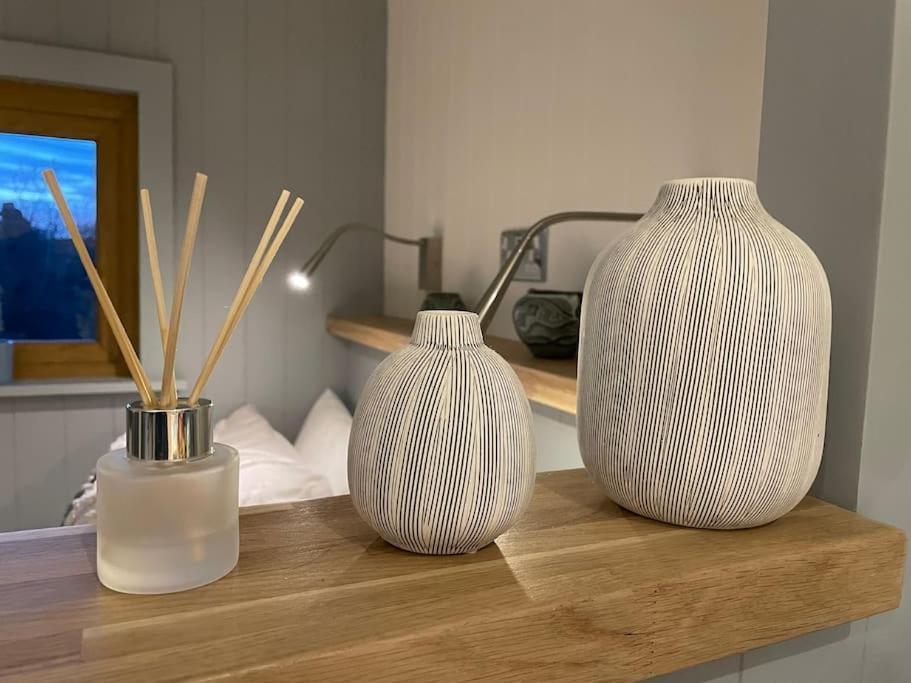The Hut@Trefechan Wen - Coastal Coziness! Goodwick Eksteriør billede