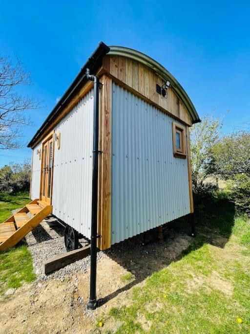 The Hut@Trefechan Wen - Coastal Coziness! Goodwick Eksteriør billede
