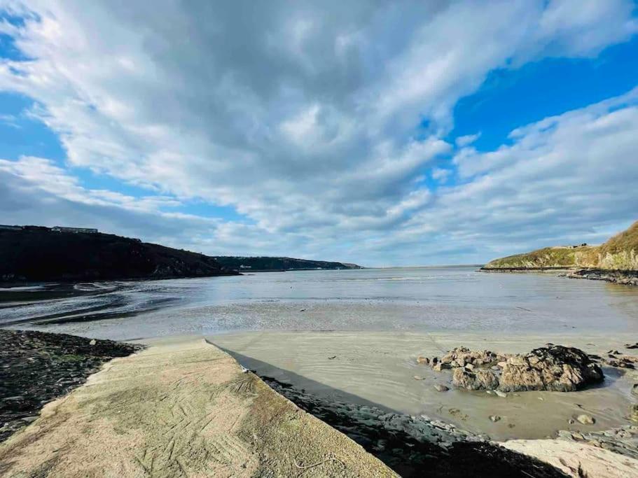 The Hut@Trefechan Wen - Coastal Coziness! Goodwick Eksteriør billede