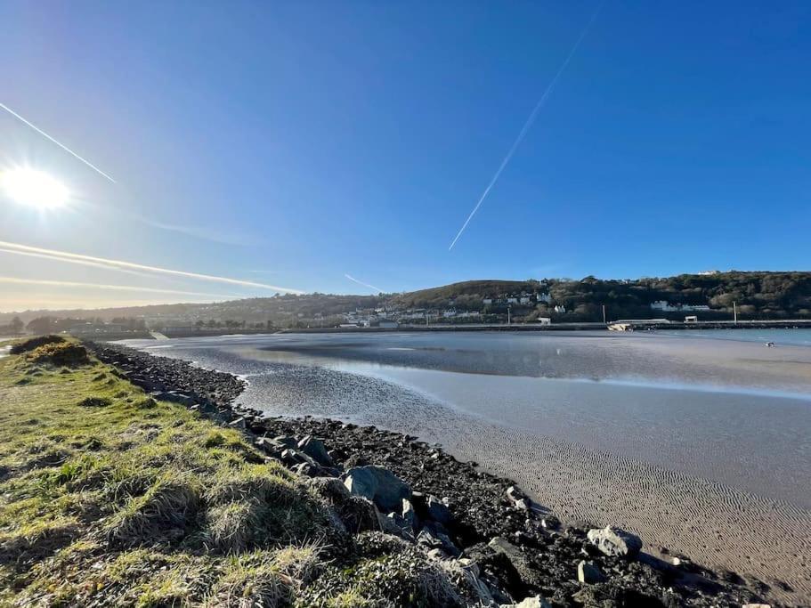 The Hut@Trefechan Wen - Coastal Coziness! Goodwick Eksteriør billede
