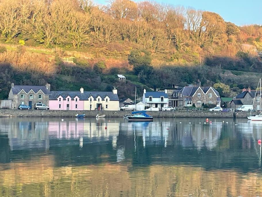 The Hut@Trefechan Wen - Coastal Coziness! Goodwick Eksteriør billede
