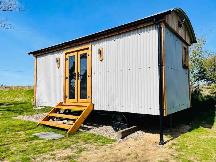 The Hut@Trefechan Wen - Coastal Coziness! Goodwick Eksteriør billede