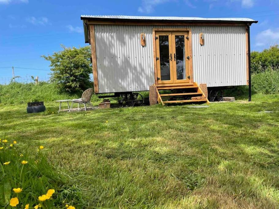 The Hut@Trefechan Wen - Coastal Coziness! Goodwick Eksteriør billede