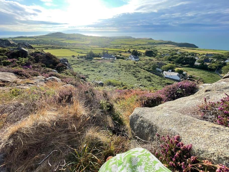 The Hut@Trefechan Wen - Coastal Coziness! Goodwick Eksteriør billede